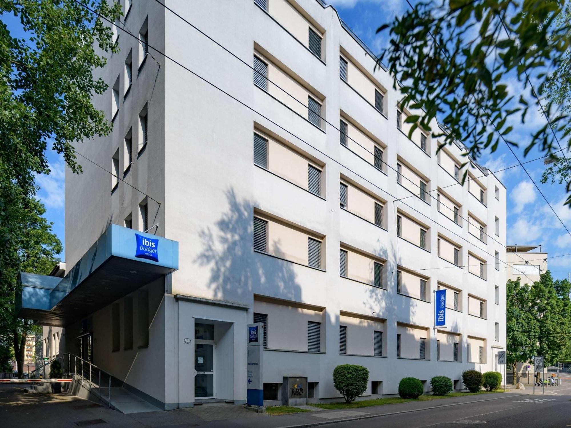 Ibis Budget Hotel *